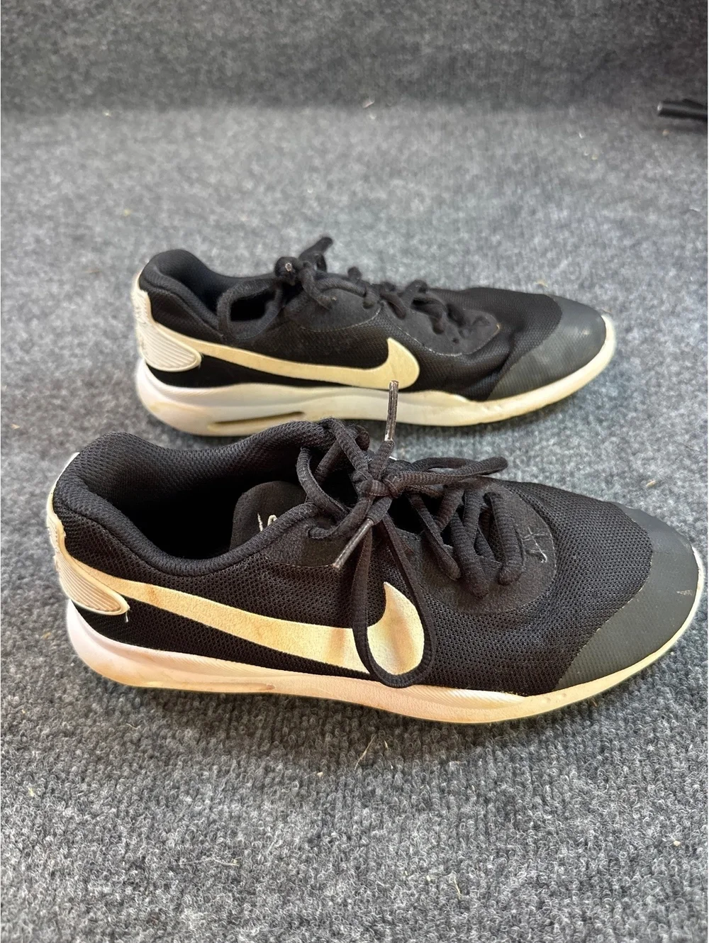 Nike Air Max Bella TR 2 Women’s Size 6 Black Gold Training Workout Shoes